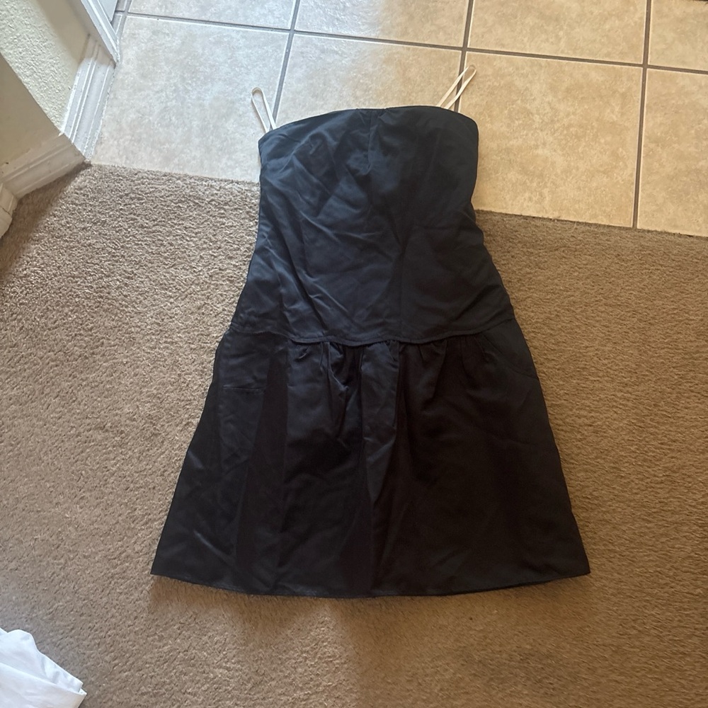 Vera Wang Black strapless mini dress with a bow detail size 4